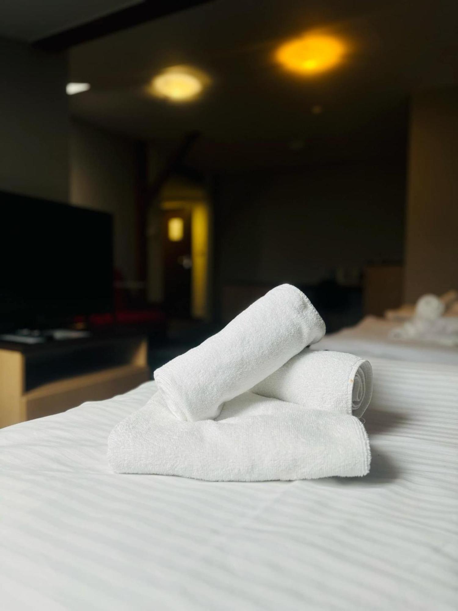 Magiczna Farma Hotel Obiady Maka I Magia ซัมบรูฟ ภายนอก รูปภาพ