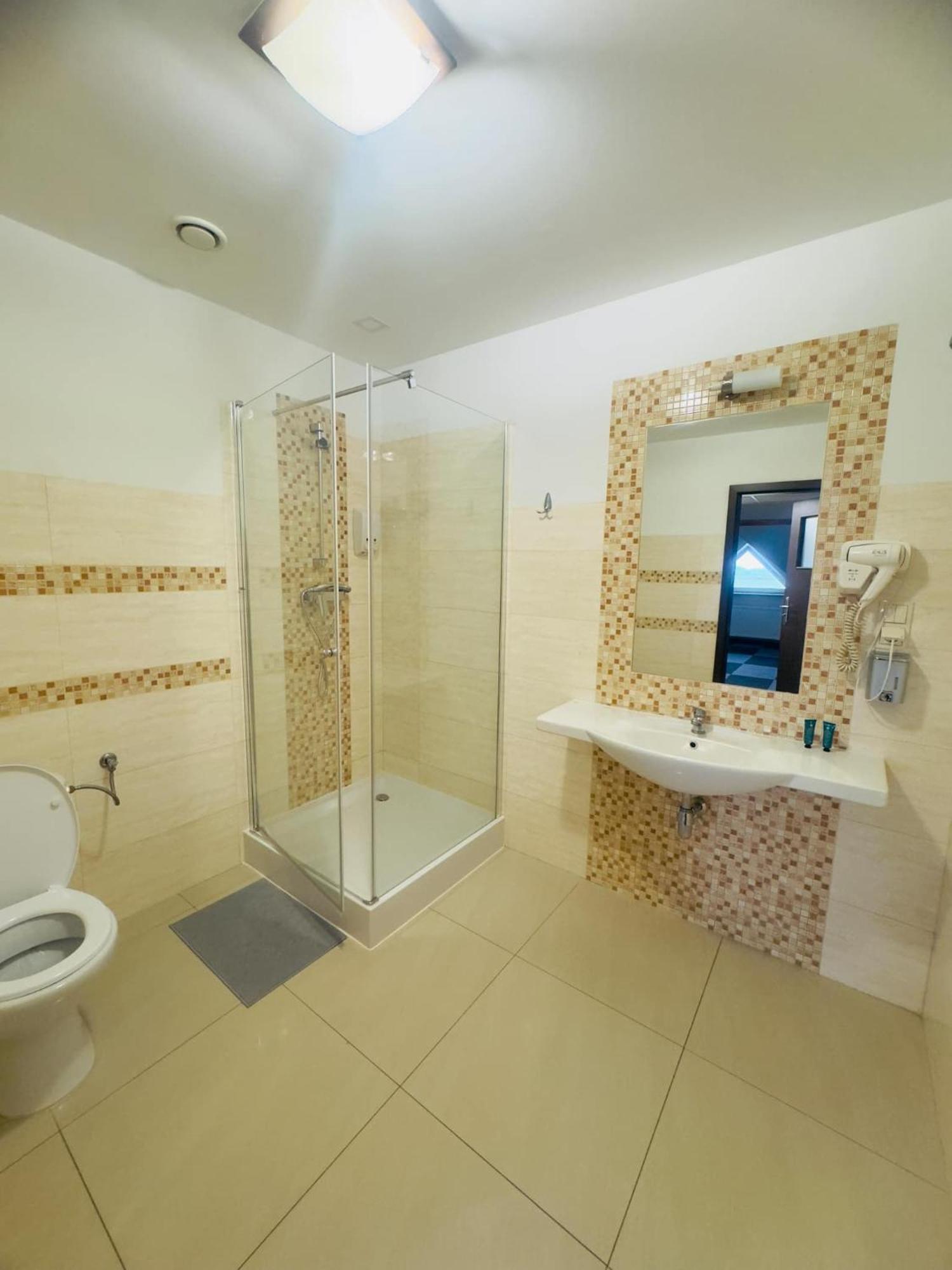 Magiczna Farma Hotel Obiady Maka I Magia ซัมบรูฟ ภายนอก รูปภาพ