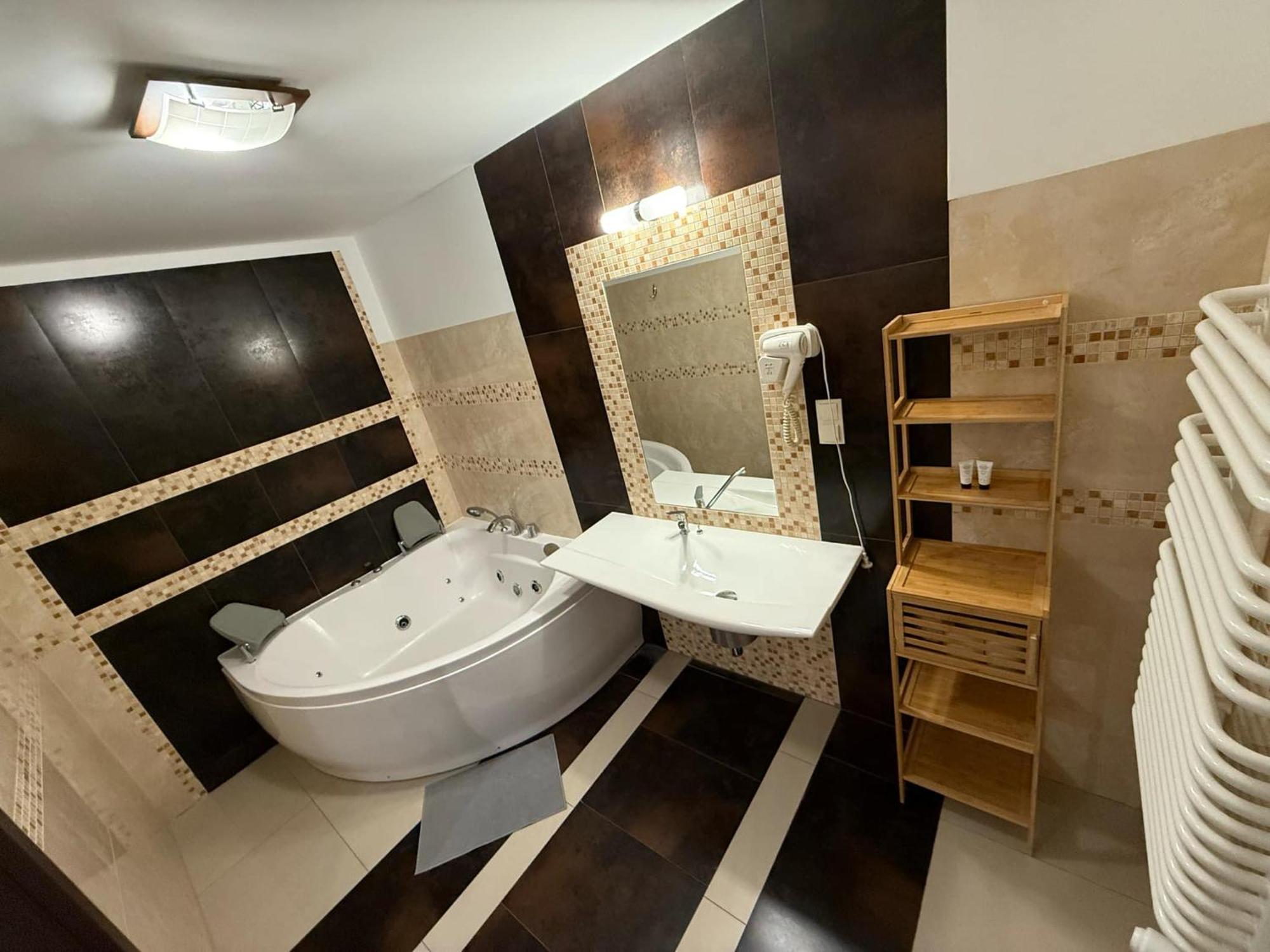Magiczna Farma Hotel Obiady Maka I Magia ซัมบรูฟ ภายนอก รูปภาพ