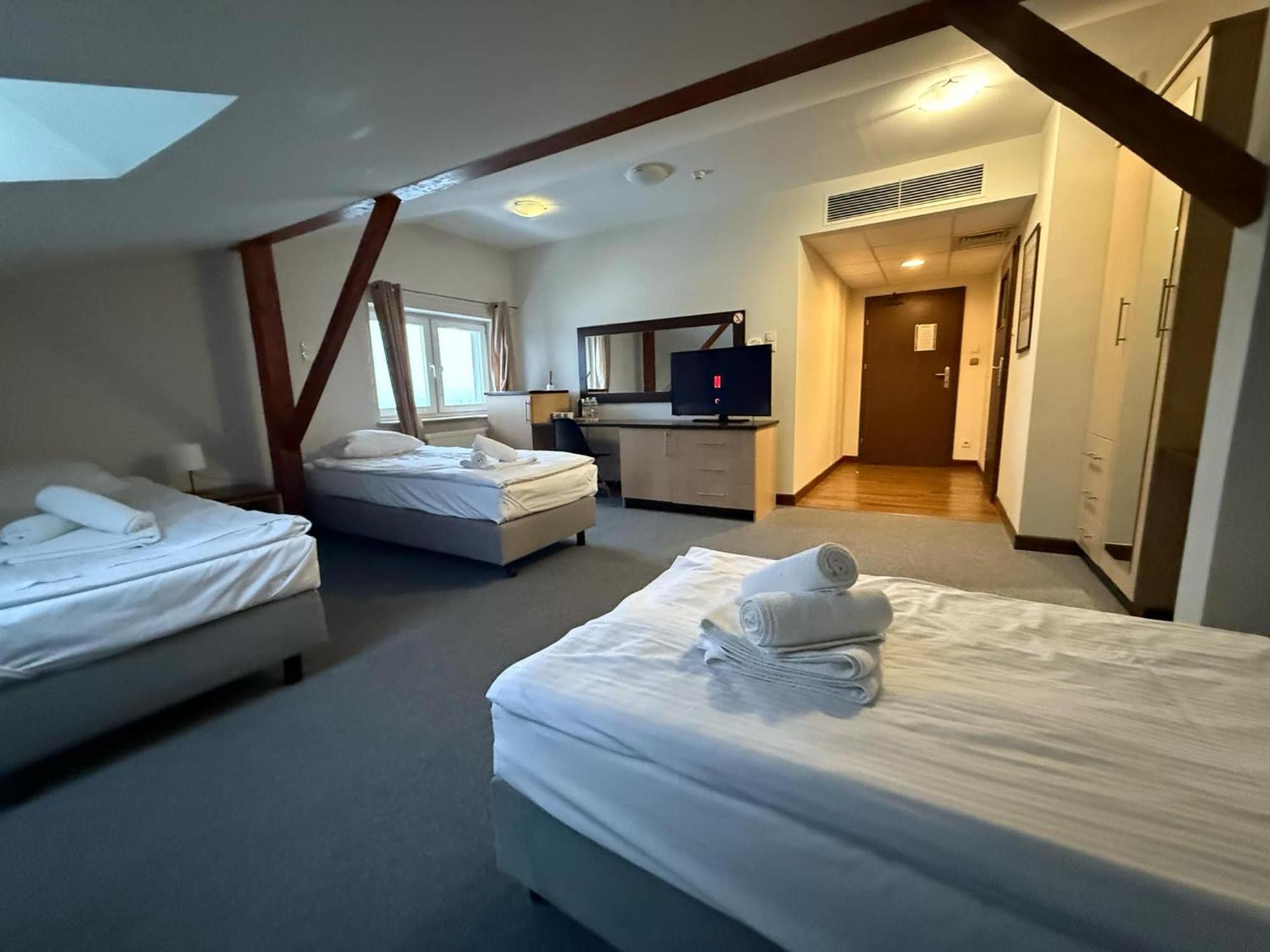 Magiczna Farma Hotel Obiady Maka I Magia ซัมบรูฟ ภายนอก รูปภาพ