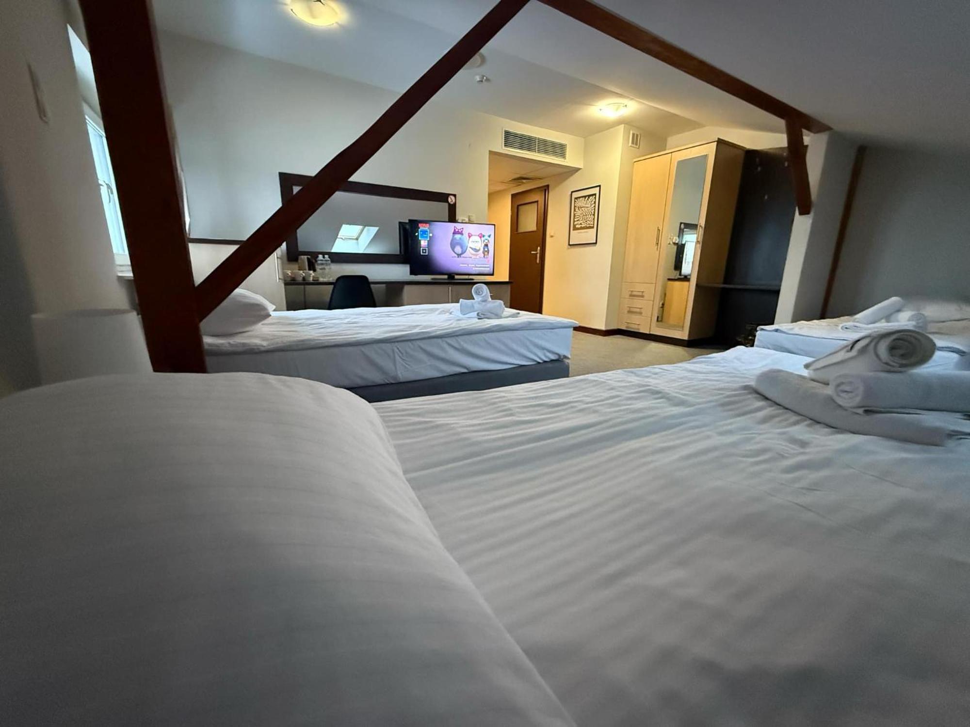 Magiczna Farma Hotel Obiady Maka I Magia ซัมบรูฟ ภายนอก รูปภาพ